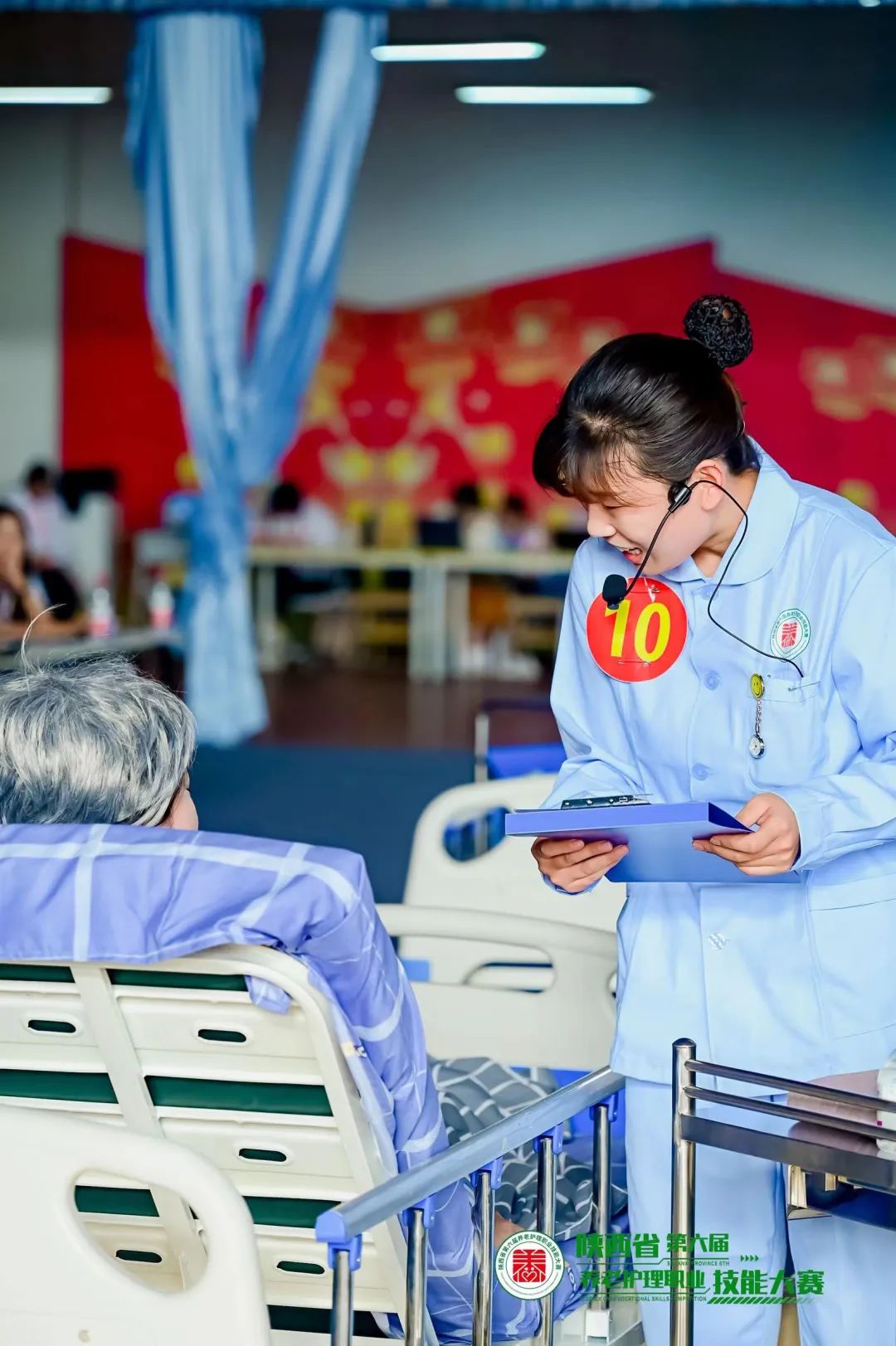 頤悅養(yǎng)老公司的李露露，你是好樣的！